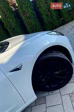 Седан Tesla Model 3 2017 в 