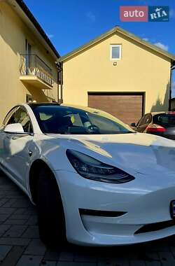 Седан Tesla Model 3 2017 в 