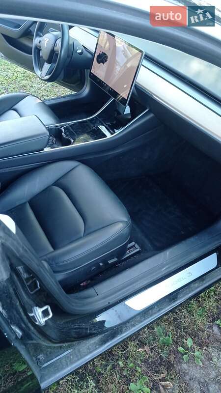 Седан Tesla Model 3 2018 в Тернополі