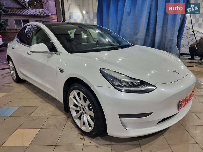Седан Tesla Model 3 2020 в Ірпені
