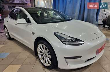 Седан Tesla Model 3 2020 в 