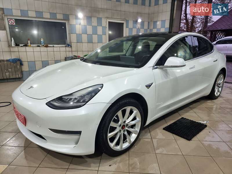 Седан Tesla Model 3 2020 в Ірпені