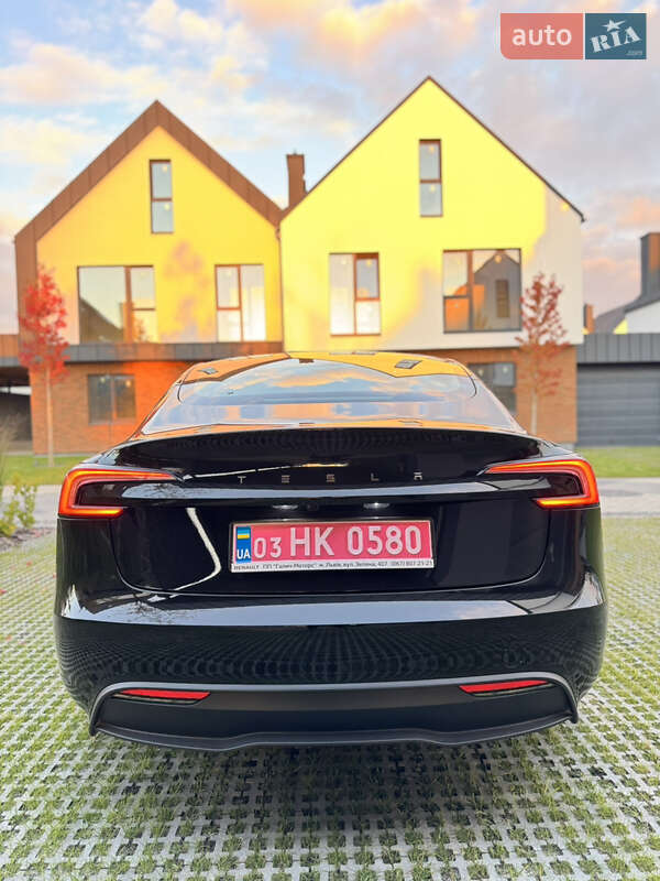 Седан Tesla Model 3 2024 в Львові