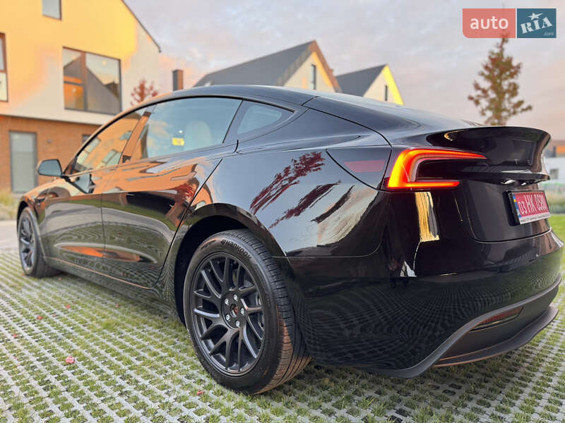 Седан Tesla Model 3 2024 в Львові