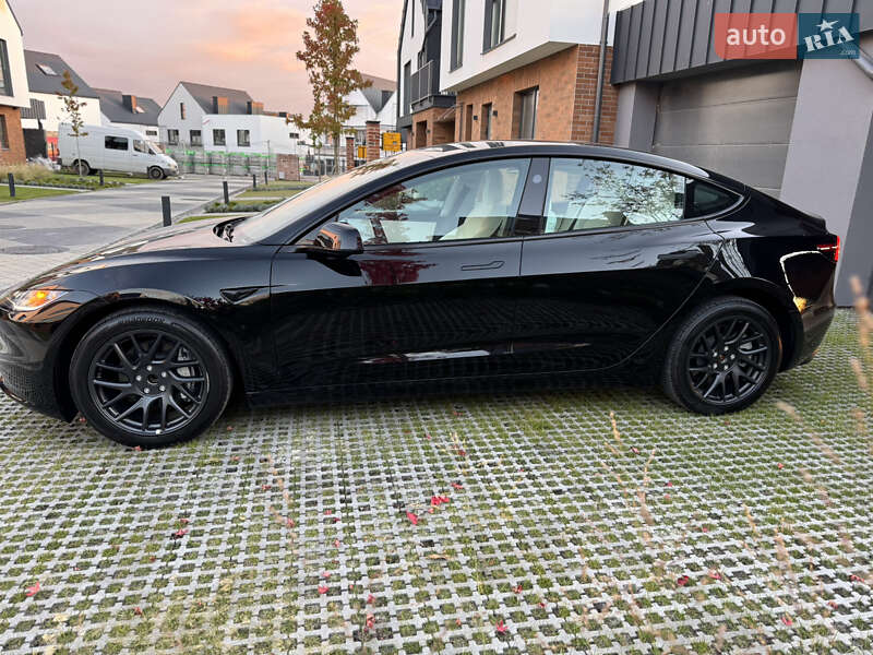Седан Tesla Model 3 2024 в Львові