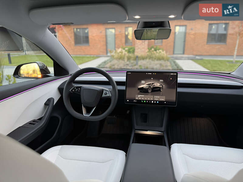Седан Tesla Model 3 2024 в Львові
