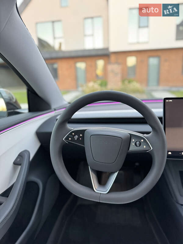 Седан Tesla Model 3 2024 в Львові