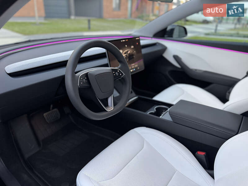 Седан Tesla Model 3 2024 в Львові