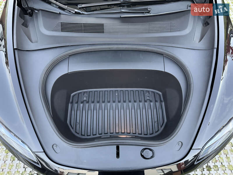 Седан Tesla Model 3 2024 в Львові