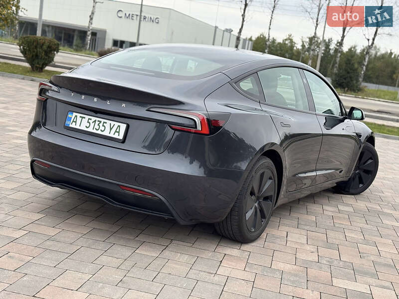 Седан Tesla Model 3 2024 в Івано-Франківську