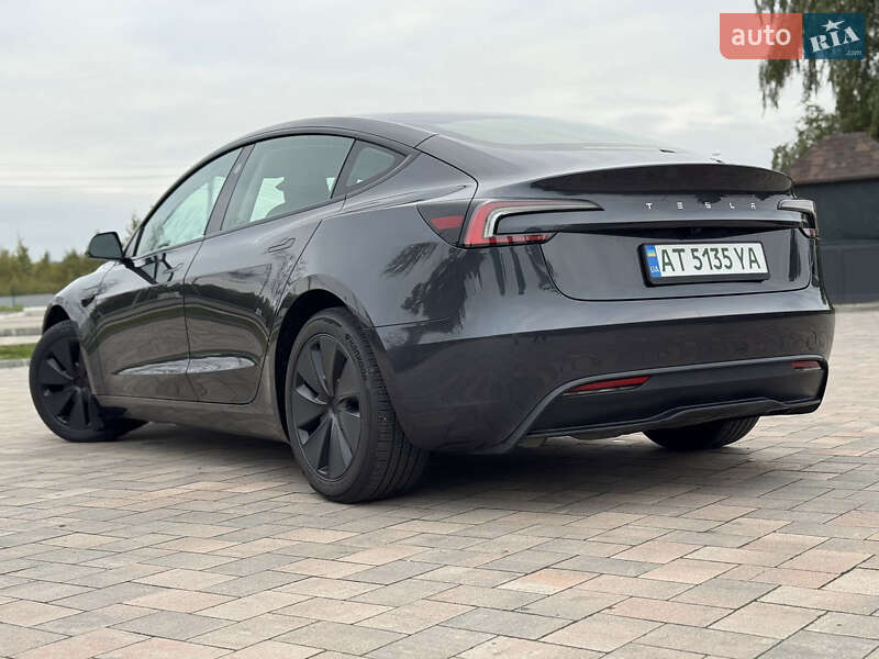 Седан Tesla Model 3 2024 в Івано-Франківську