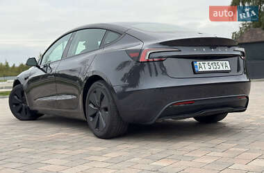 Седан Tesla Model 3 2024 в 
