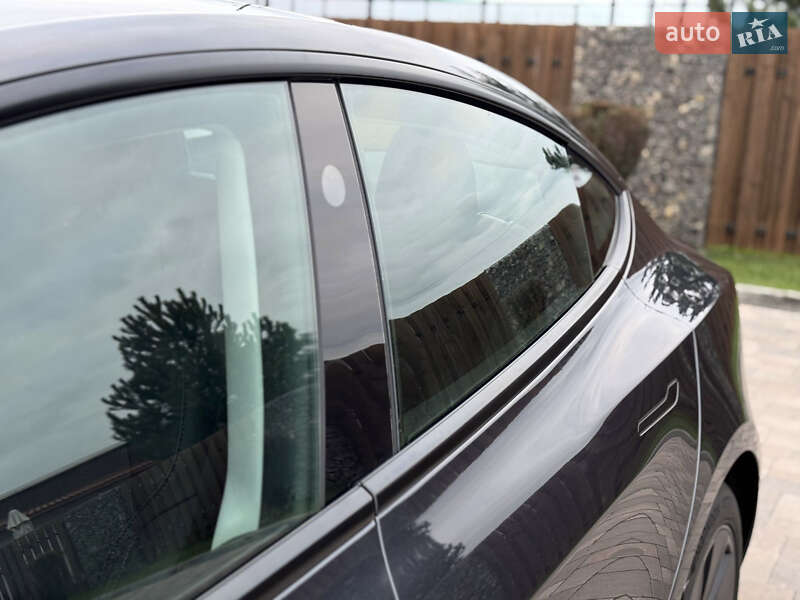 Седан Tesla Model 3 2024 в Івано-Франківську