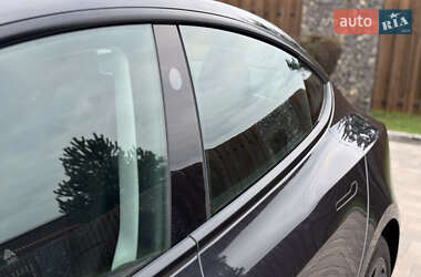 Седан Tesla Model 3 2024 в 