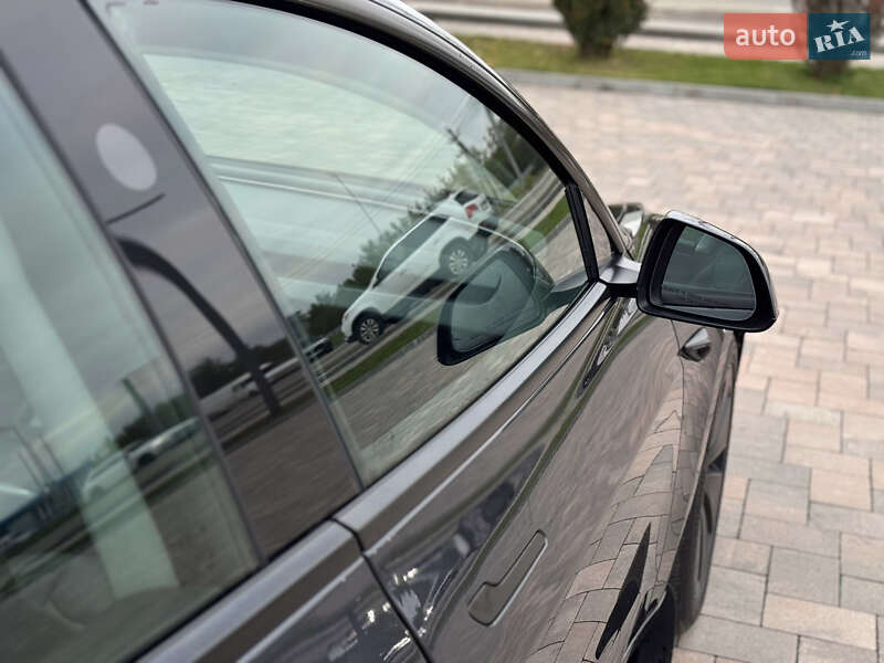 Седан Tesla Model 3 2024 в Івано-Франківську