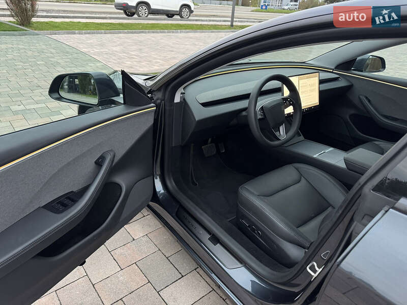 Седан Tesla Model 3 2024 в Івано-Франківську