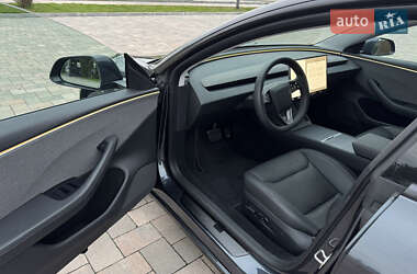 Седан Tesla Model 3 2024 в 