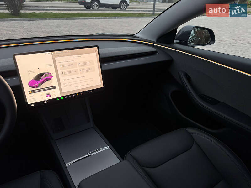 Седан Tesla Model 3 2024 в Івано-Франківську