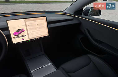 Седан Tesla Model 3 2024 в 