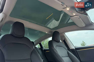 Седан Tesla Model 3 2024 в 
