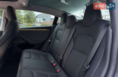 Седан Tesla Model 3 2024 в 