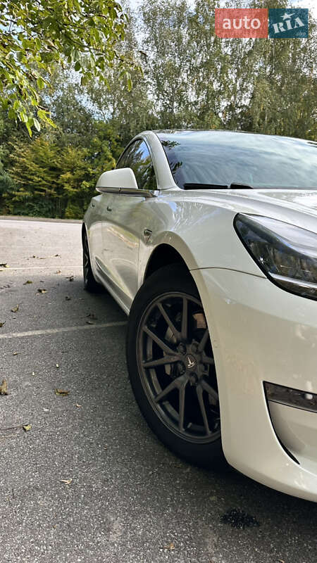 Седан Tesla Model 3 2019 в Трускавце