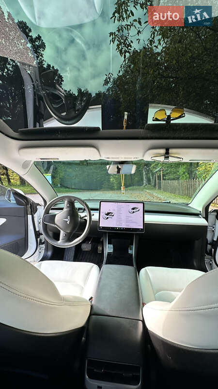 Седан Tesla Model 3 2019 в Трускавце