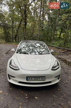Седан Tesla Model 3 2019 в Киеве