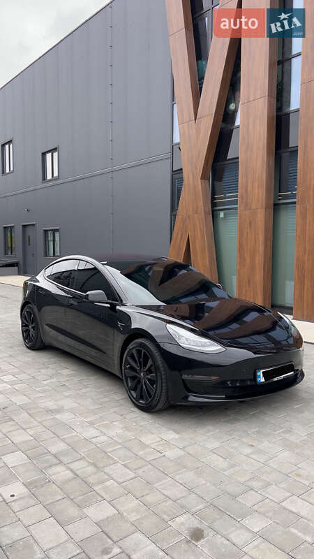 Седан Tesla Model 3 2019 в 