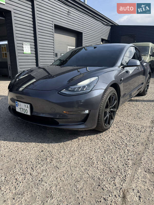 Седан Tesla Model 3 2020 в Полтаві