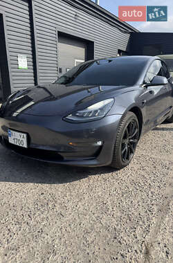 Седан Tesla Model 3 2020 в 