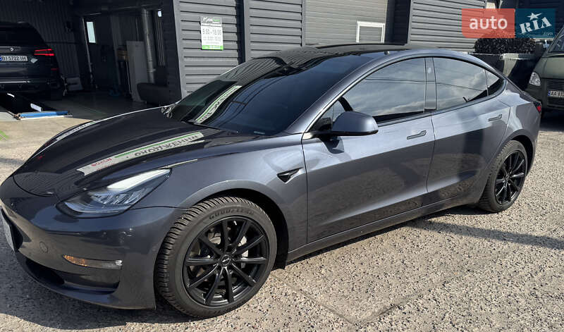 Седан Tesla Model 3 2020 в Полтаві