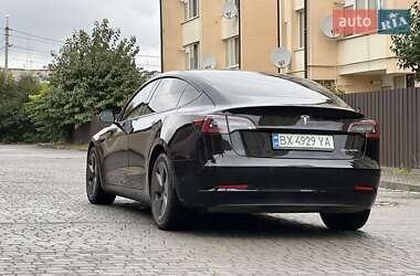 Седан Tesla Model 3 2022 в 