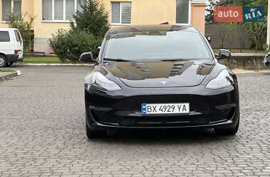 Седан Tesla Model 3 2022 в 