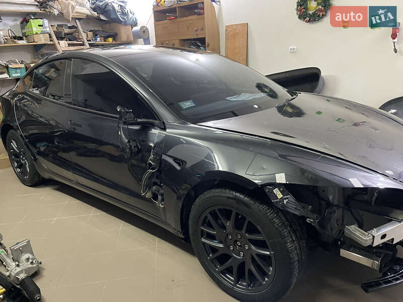 Седан Tesla Model 3 2025 в Бродах