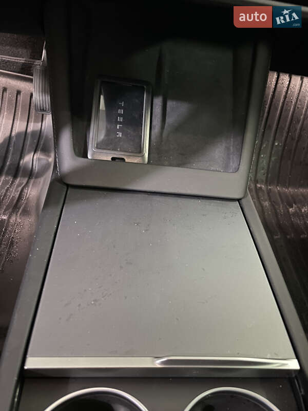 Седан Tesla Model 3 2025 в Бродах
