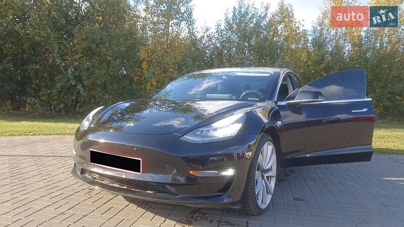 Седан Tesla Model 3 2019 в Луцьку