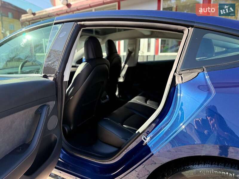 Седан Tesla Model 3 2022 в Львове
