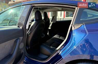 Седан Tesla Model 3 2022 в 