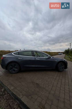 Седан Tesla Model 3 2020 в 