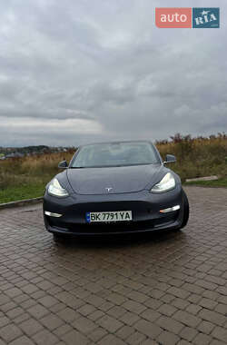Седан Tesla Model 3 2020 в 