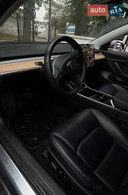 Седан Tesla Model 3 2020 в 