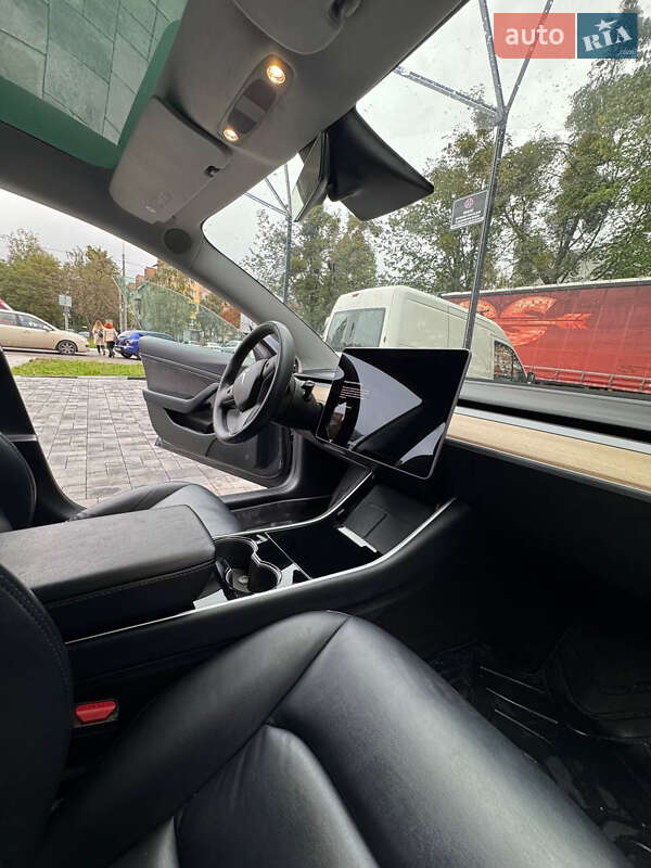Седан Tesla Model 3 2020 в Рівному