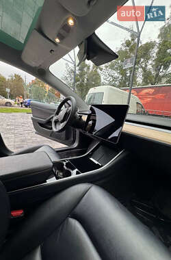 Седан Tesla Model 3 2020 в 