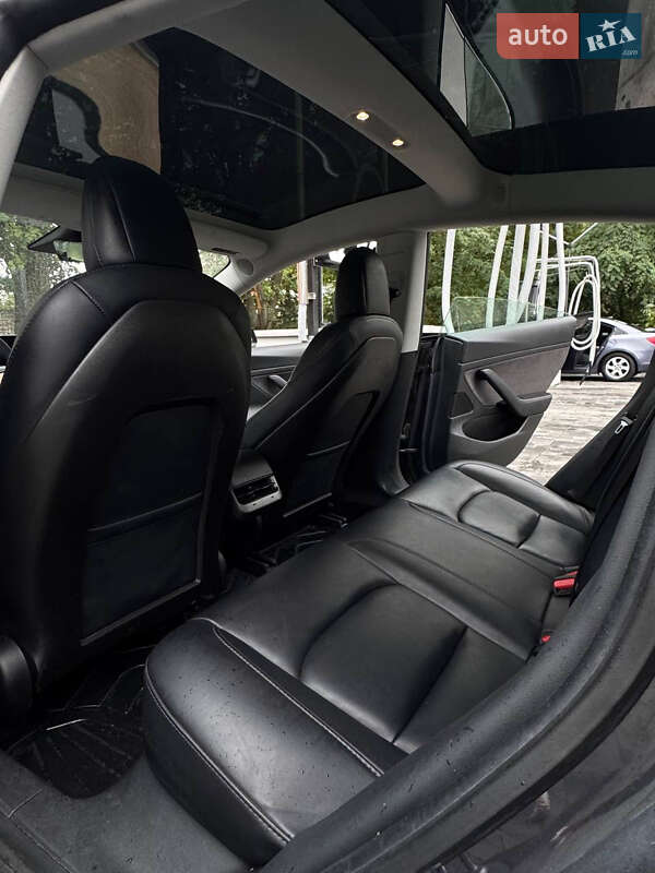 Седан Tesla Model 3 2020 в Рівному