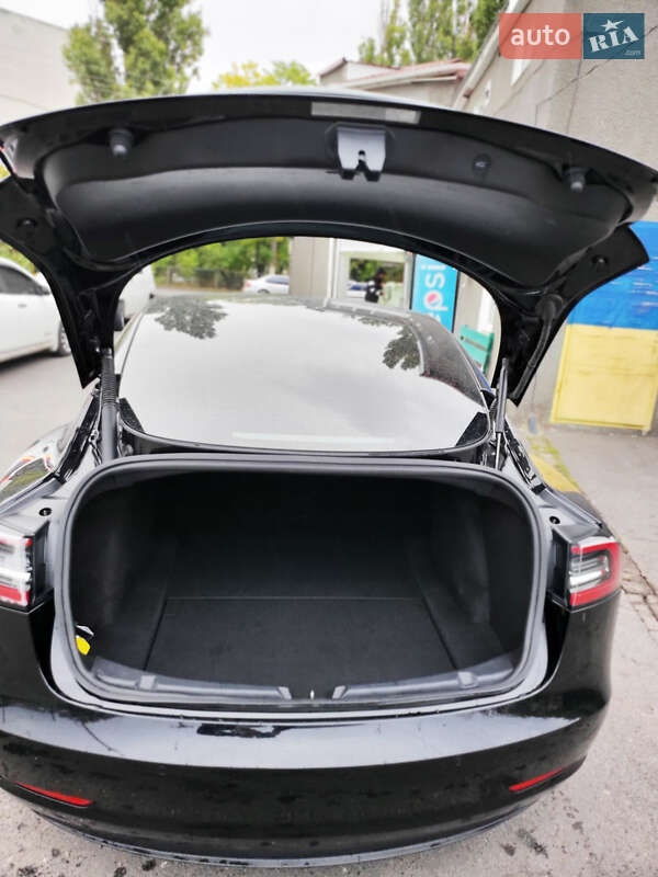 Седан Tesla Model 3 2020 в Одесі