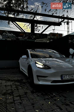Седан Tesla Model 3 2020 в 