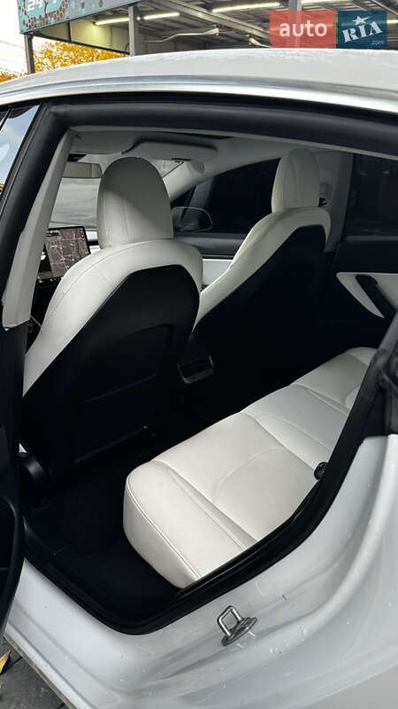Седан Tesla Model 3 2020 в Івано-Франківську