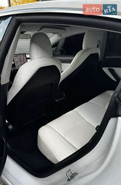 Седан Tesla Model 3 2020 в 
