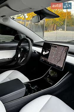 Седан Tesla Model 3 2020 в 